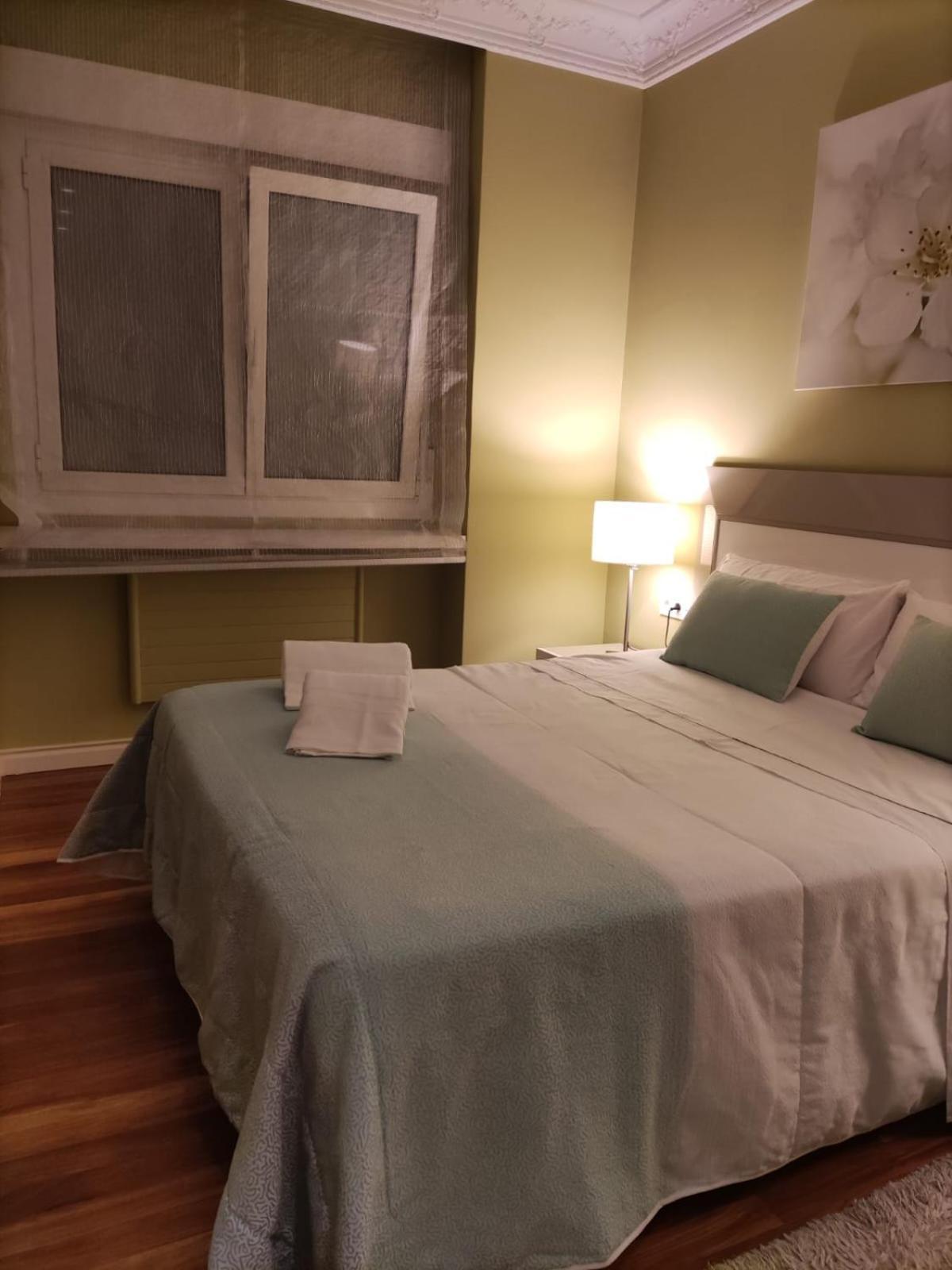 Habitacion En Vivienda Gran Via Bilbao Phòng bức ảnh